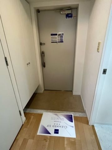 レジディア日本橋浜町の玄関