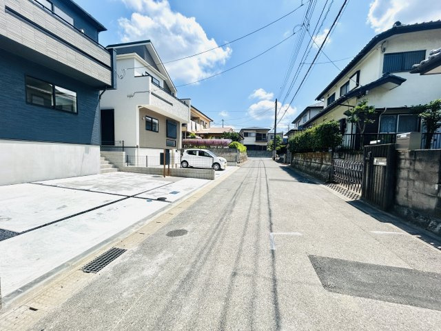 千葉市若葉区千城台南１丁目の前面道路含む現地写真