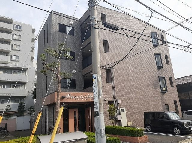 アンソレイエの外観