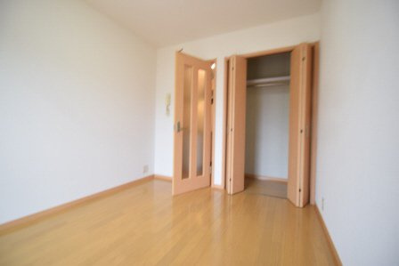 エグゼシャトーの居間・リビング|南向きの明るいお部屋です