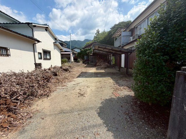 久留米市草野町紅桃林　畑897㎡付　平屋の駐車場|駐車スペースもあります