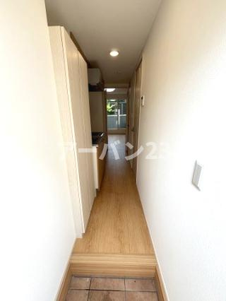 東村山市萩山町４丁目のアパートの玄関