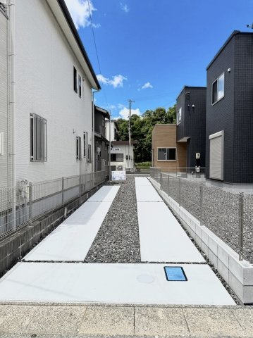 高丘北四丁目 1期の駐車場|駐車場は縦列3台駐車可能です。
