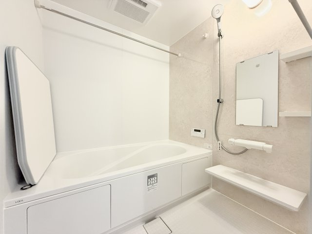 高丘北四丁目 1期の浴室|広々空間でゆったり1日の疲れを癒やしてくれる浴室。

