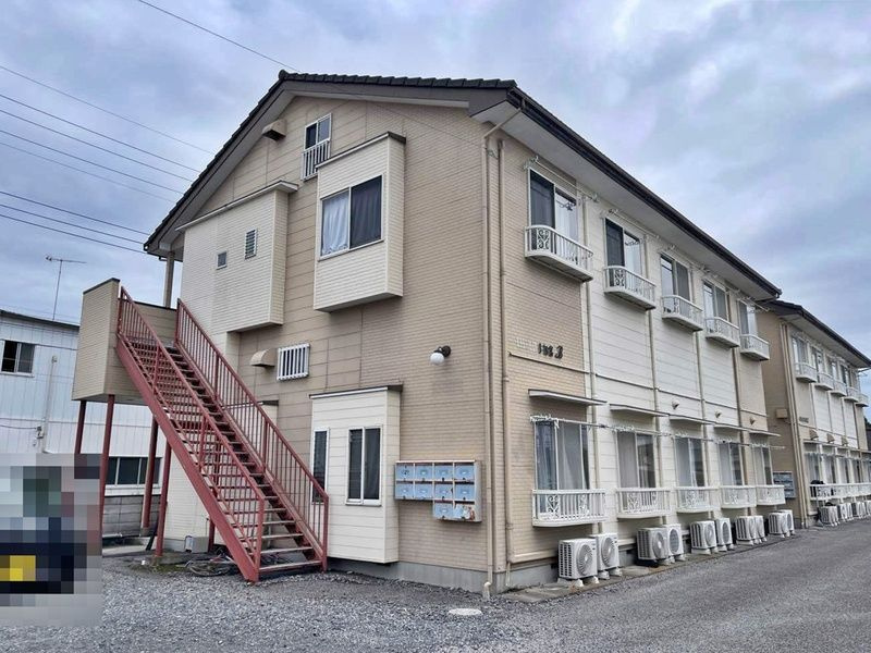 足利市福富町のアパートのエントランス