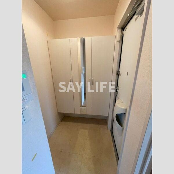 D-ROOM青山A棟の玄関