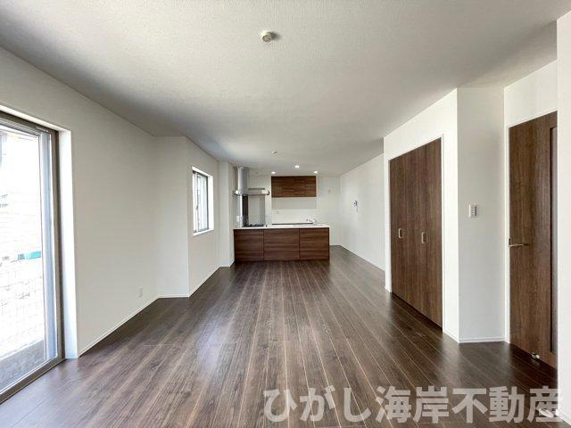茅ヶ崎市浜須賀　新築戸建　全2棟の外観|7月16日撮影　建築中　現地外観