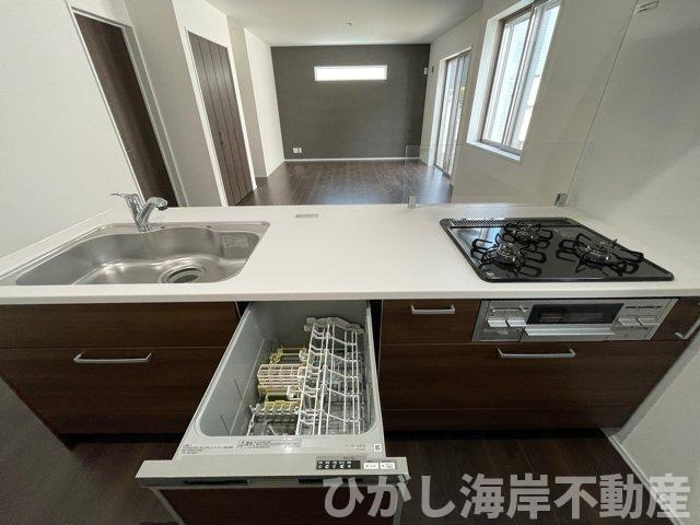 茅ヶ崎市浜須賀　新築戸建　全2棟の前面道路含む現地写真|7月16日撮影　建築中　現地外観