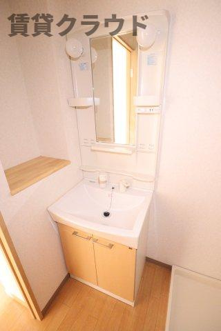 ノーサイドヒルの洗面所|朝の身支度に欠かせない独立洗面台♪