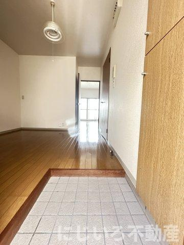 ラ・イーストサンの玄関
