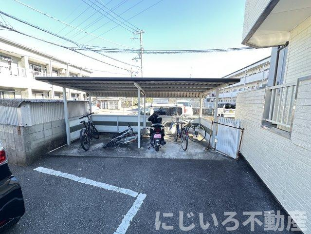 ラ・イーストサンの駐車場
