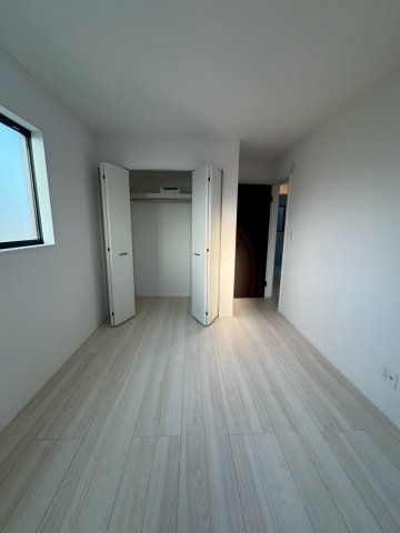 太田市新田高尾町142-1(3号棟）の洋室