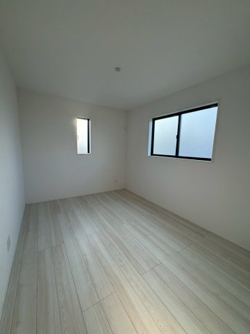 太田市新田高尾町142-1(3号棟）の洋室