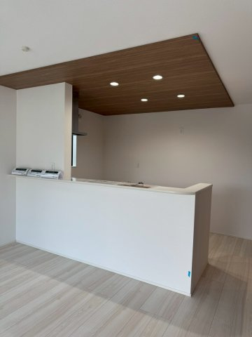 太田市新田高尾町142-1(3号棟）の居間・リビング