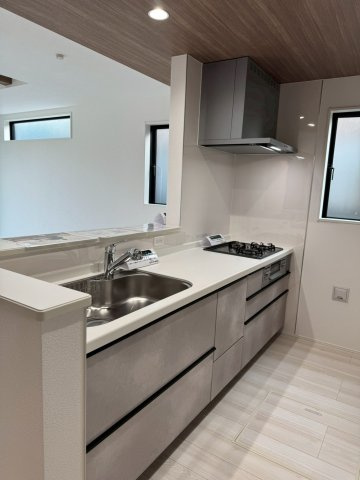 太田市新田高尾町142-1(3号棟）のキッチン