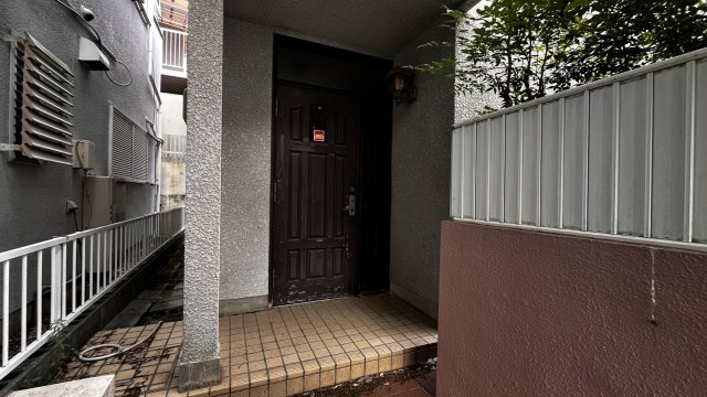 豊中市清風荘１丁目　中古戸建住宅の玄関|玄関スペースです。