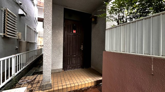 豊中市清風荘１丁目　中古戸建住宅の玄関|玄関スペースです。