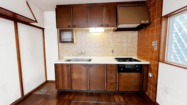 豊中市清風荘１丁目　中古戸建住宅のキッチン|システムキッチンです。