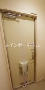 カラコレスの玄関
