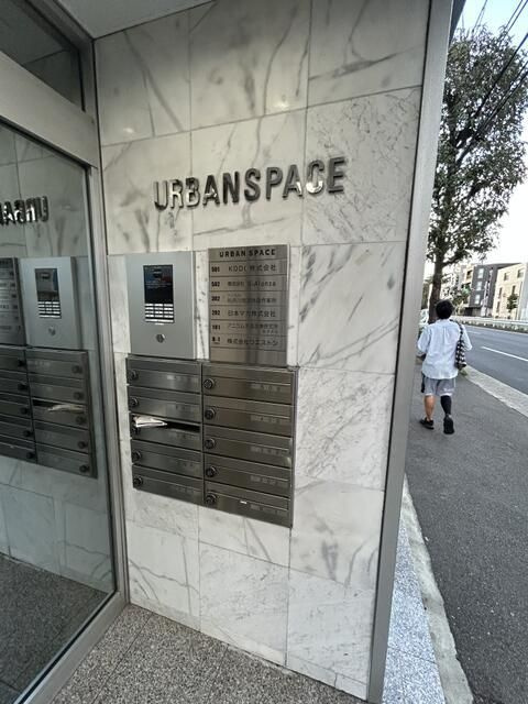 アーバンスペースビルのエントランス