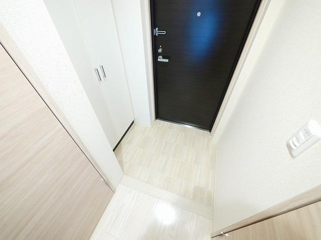 サンソレイユ新大宮の玄関