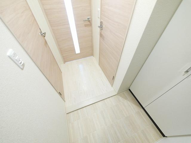 サンソレイユ新大宮の玄関