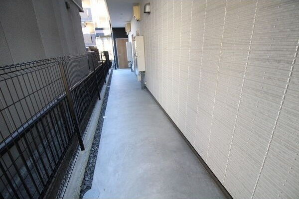 LE COCON 東中島町の玄関