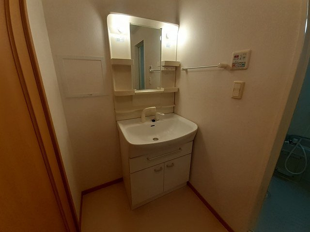グリーンヒルガーデンＣの洗面所|忙しい朝には欠かせない洗面所です