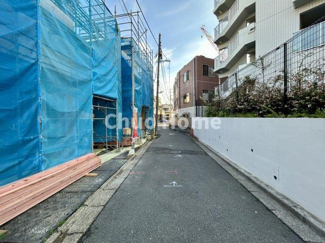 葛飾区四つ木3丁目新築分譲住宅の前面道路含む現地写真|前面道路