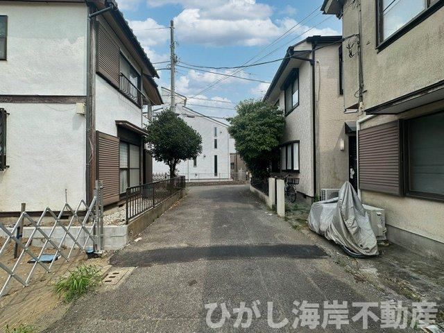 茅ヶ崎市東海岸北4丁目　　新築戸建の前面道路含む現地写真|7月17日撮影　建築中　現地外観