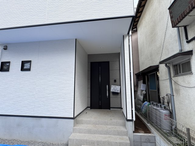 松戸市栄町８丁目新築戸建【旭町小学校：5分】のエントランス|エントランス