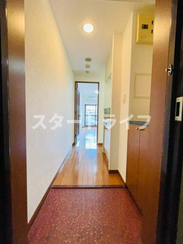 大阪市淀川区東三国４丁目の賃貸マンションの玄関