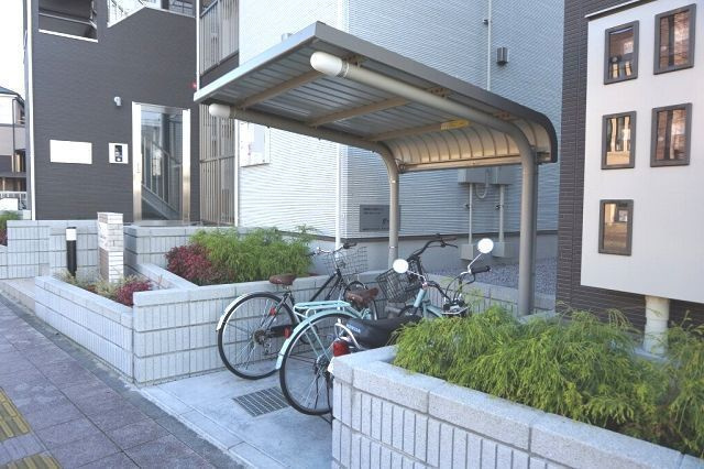 エテルノ・プレッソのその他共用部分|屋根付き駐輪場です。