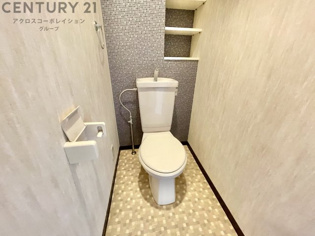 シンプルで掃除のしやすいトイレです♪