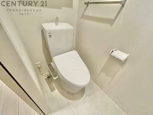温水洗浄便座付きのトイレです♪