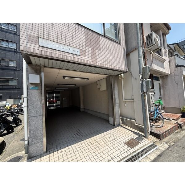 大阪市阿倍野区阪南町５丁目の店舗事務所のエントランス