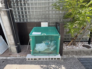 ロイヤルメゾン西宮北口８のエントランス