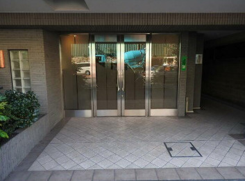 ライオンズマンション西麻布シティのエントランス|建物の内部です