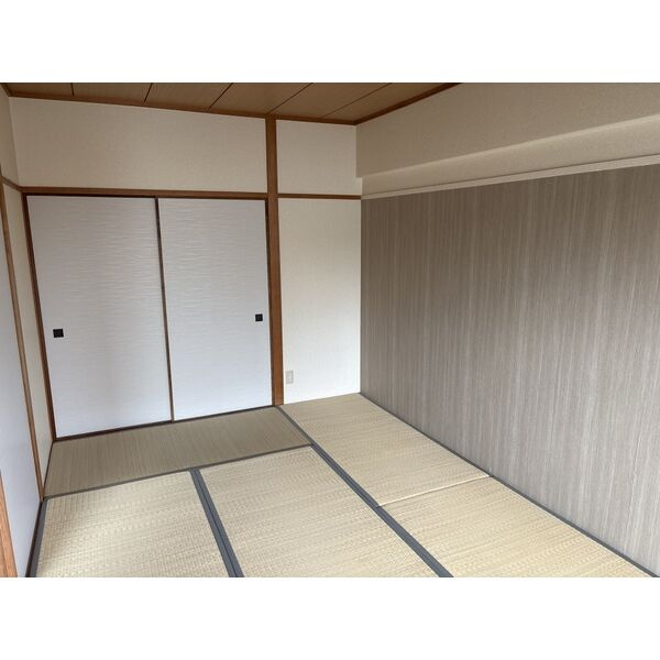 ドルチェヴィータ姫路(旧称:メゾンカネヨ)の和室