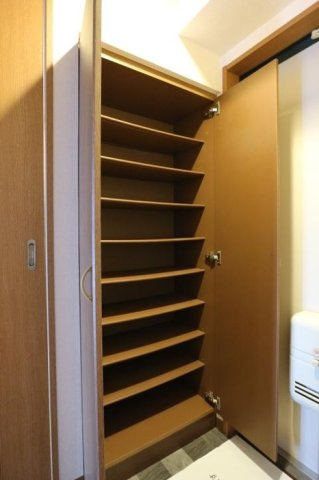 ヌーベルバーグ北柏の玄関|収納もある玄関です