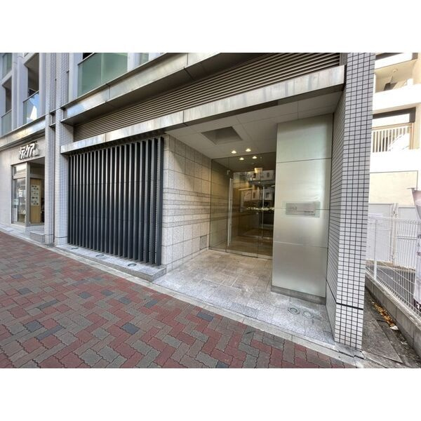 リエス東別院のエントランス