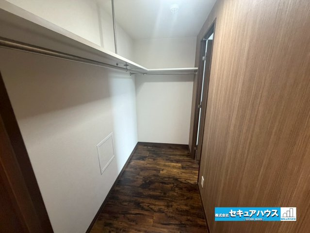 【中古マンション】サンクレイドル東海グランデの収納|【ウォークインクローゼット】
◆季節物の衣類や、大きい物から小さい物、季節家電なども収納できます。
　　　　　　　　　　　　　　　　　　　　　　　　　　　　　　　　　　　