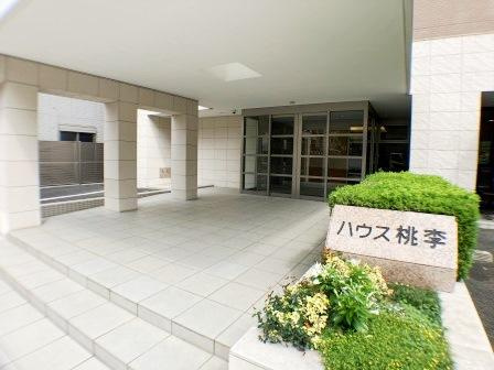 ハウス桃李のエントランス