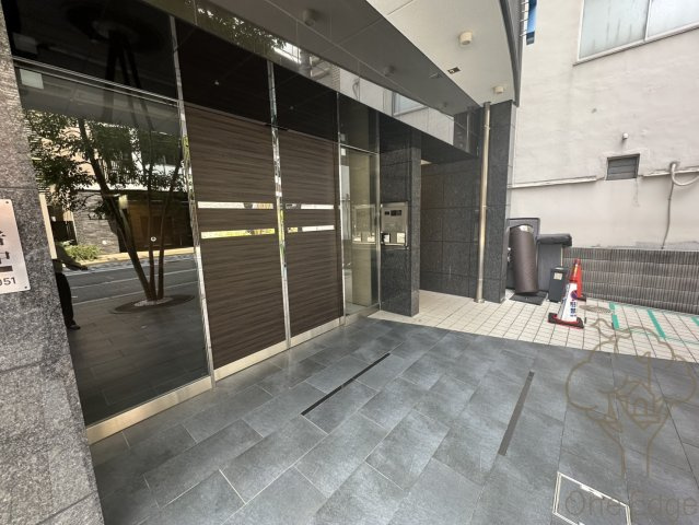 APRILE南森町のエントランス