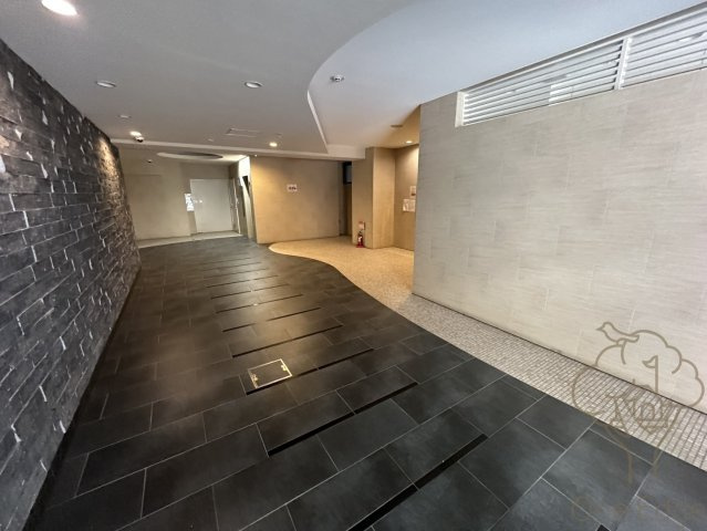 APRILE南森町のロビー