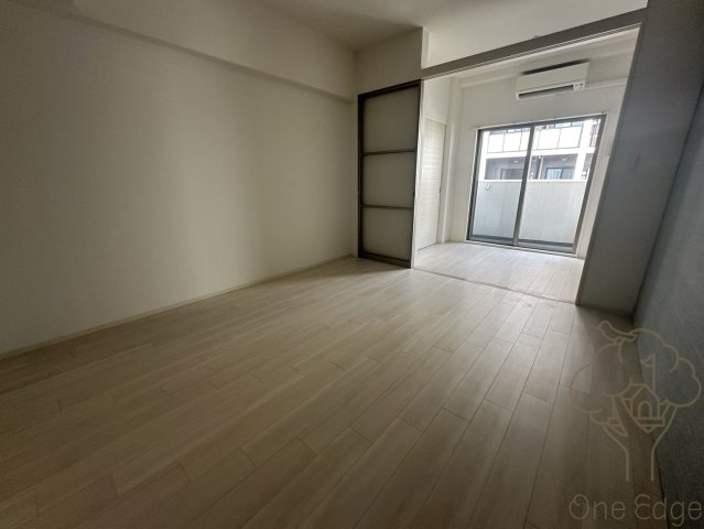 APRILE南森町の居間・リビング