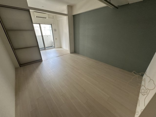 APRILE南森町の居間・リビング