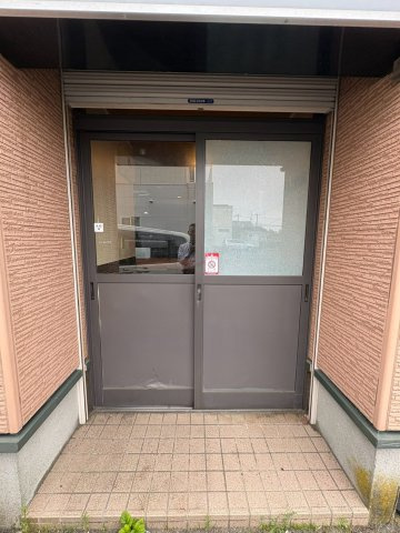 釧路町新開貸店舗・駐車場の玄関