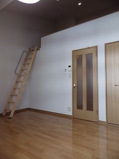 ペルメッソ井尻の洋室