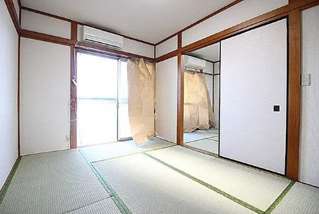 川崎市多摩区菅北浦２丁目の賃貸マンションの居間・リビング